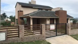 PROPIEDAD EN VENTA EN VILLA DEL LAGO A METROS DE BV. SARMIENTO foto 3