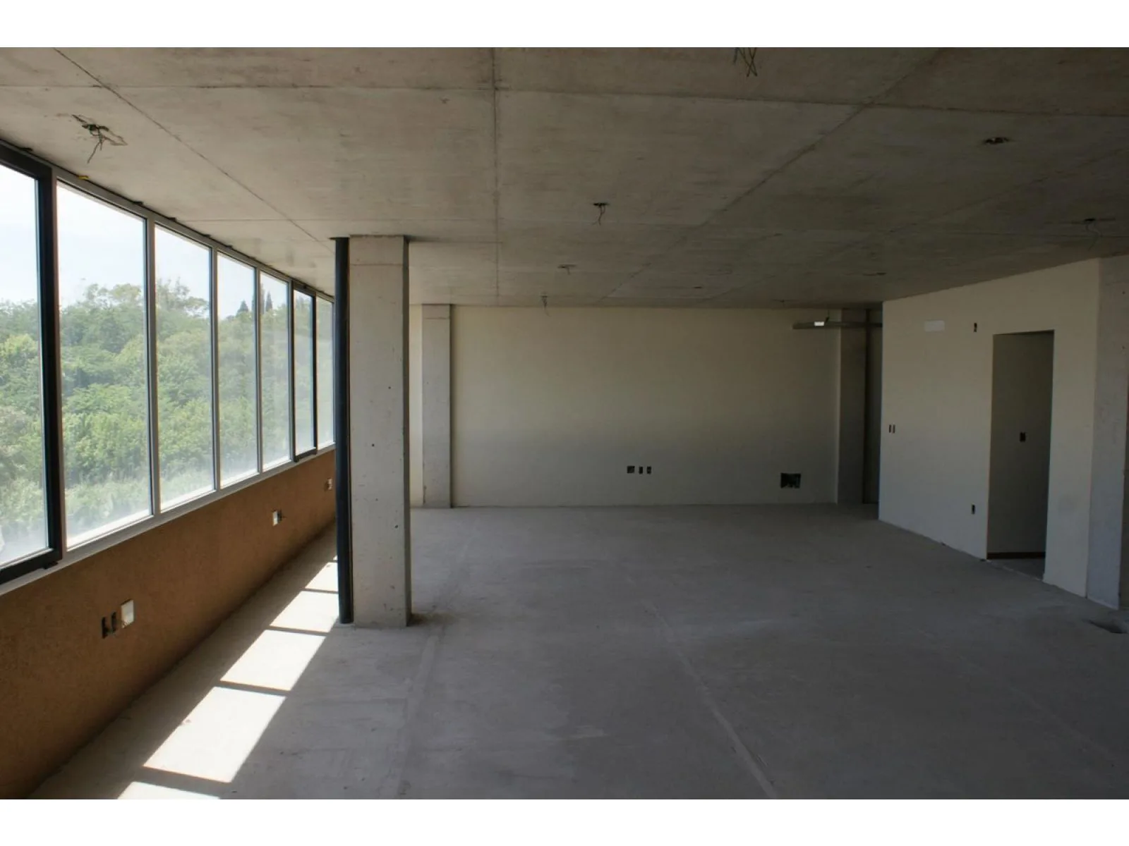 Alquiler de oficina 600 m2 un piso dentro del módulo 2 Pque. industrial De Buen Ayre . foto 5