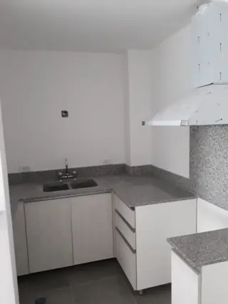 Excelente monoambiente con cochera foto 4