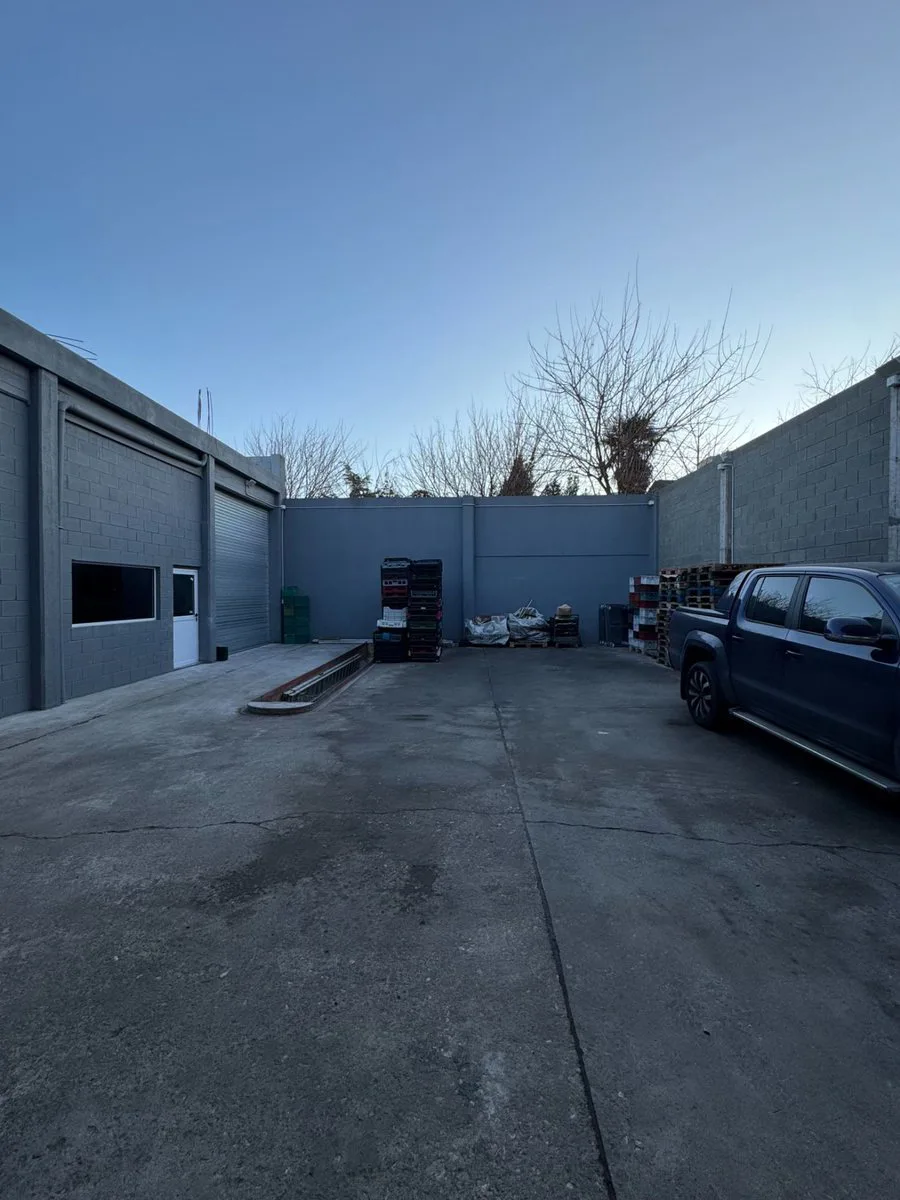 Venta - Deposito con vivienda - Villa Sarmiento foto 2