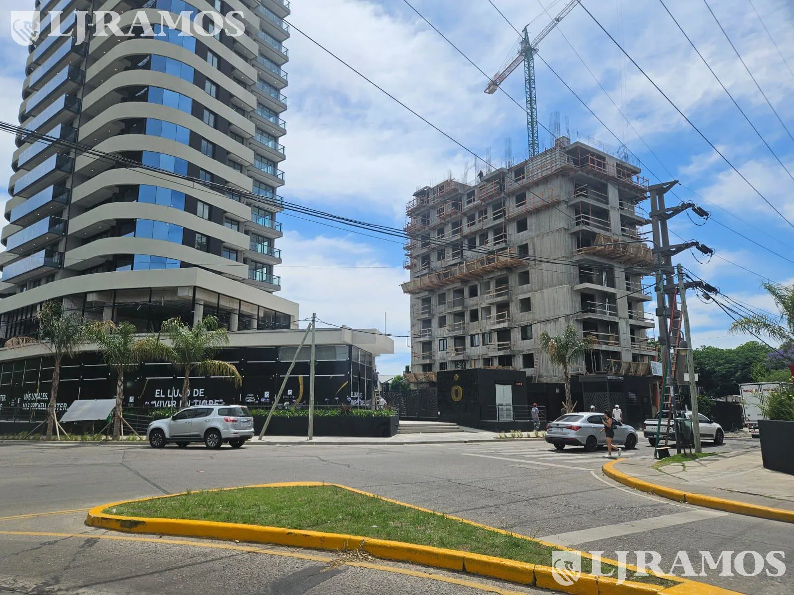 Local de 140 m2 en venta y/o alquiler en Brickell Boulevard. foto 2