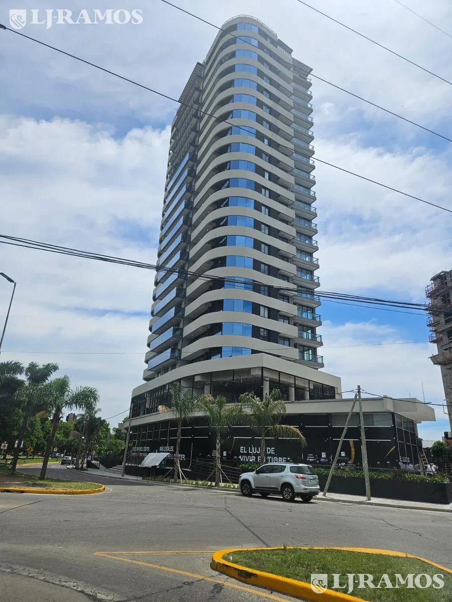 Local de 140 m2 en venta y/o alquiler en Brickell Boulevard. foto 3