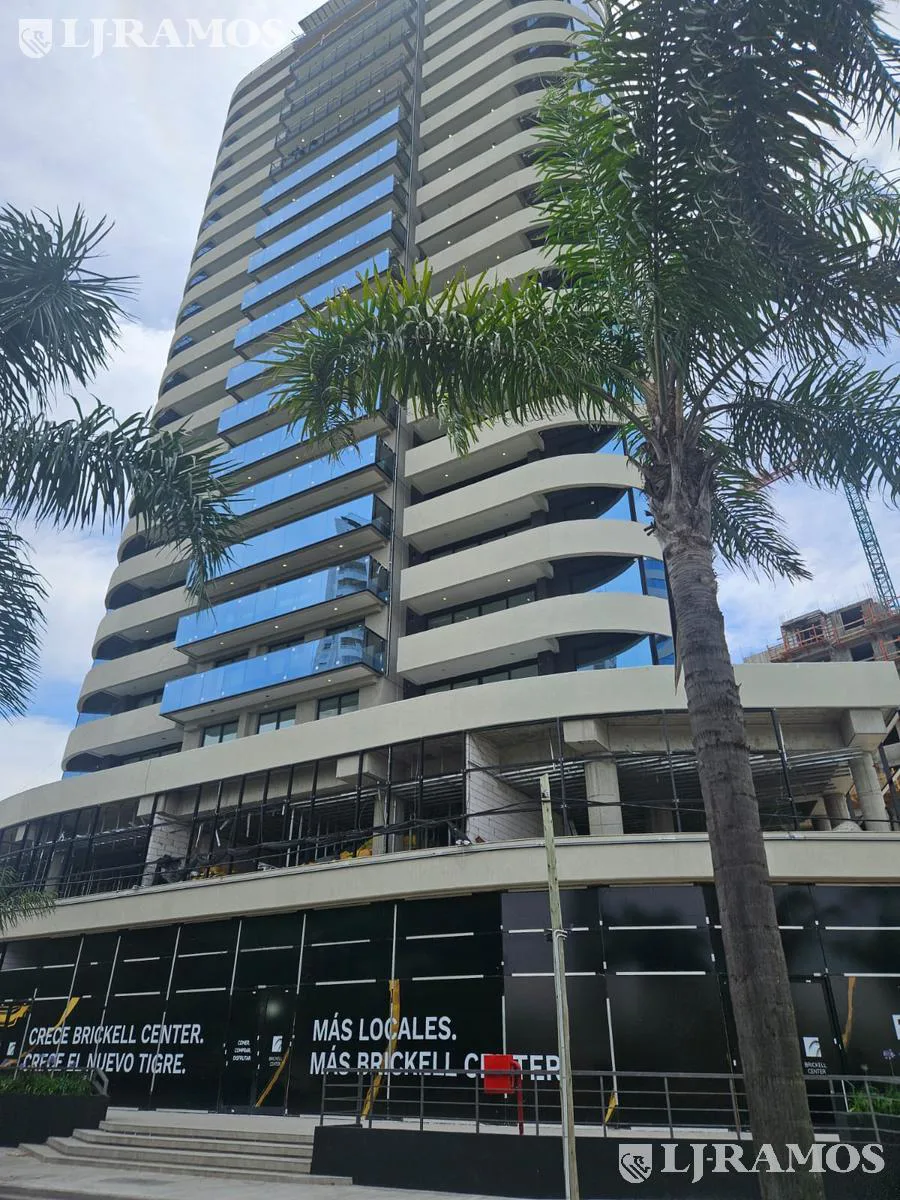 Local de 140 m2 en venta y/o alquiler en Brickell Boulevard. foto 5