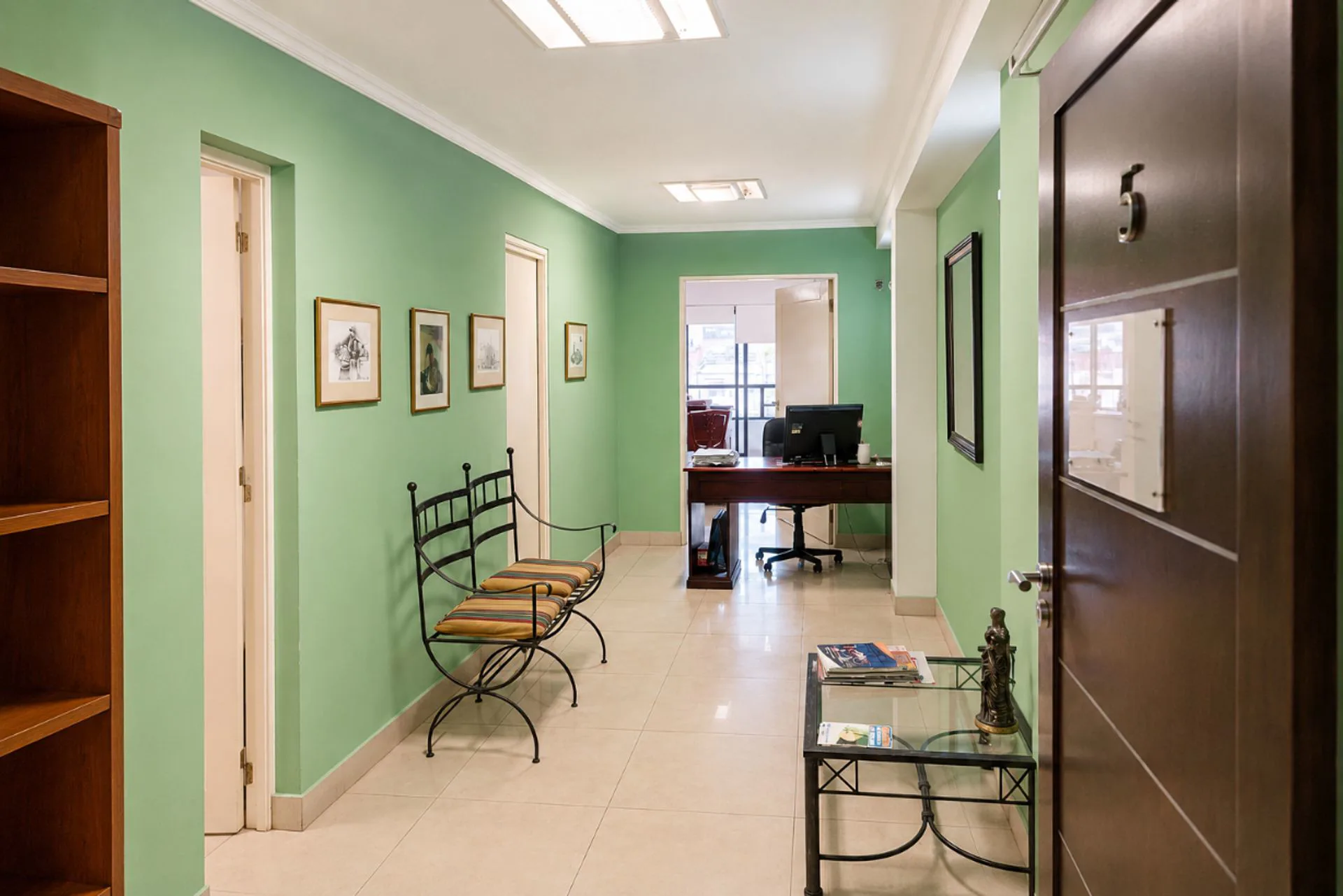 Oficina profesional en venta 56 m² + balcón. foto 3