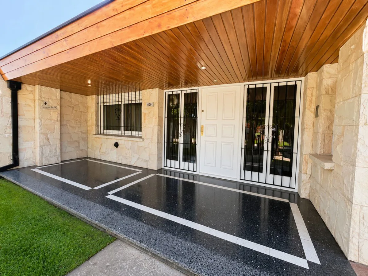 VENTA CASA 3 AMBIENTES C/ QUINCHO BARRIO CAISAMAR
