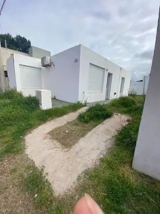 Casa de un dormitorio en barrio Parque Dufaur. foto 1