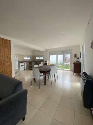 Casa de un dormitorio en barrio Parque Dufaur. foto 3