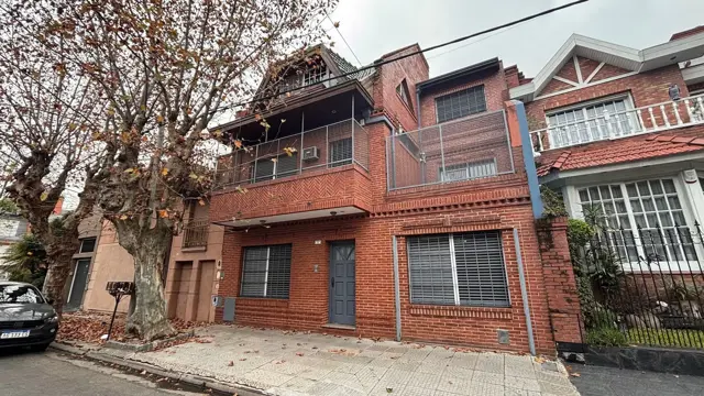 CASA TRIPLEX 5 AMB 3 BAÑOS AVELLANEDA APTO CRÉD