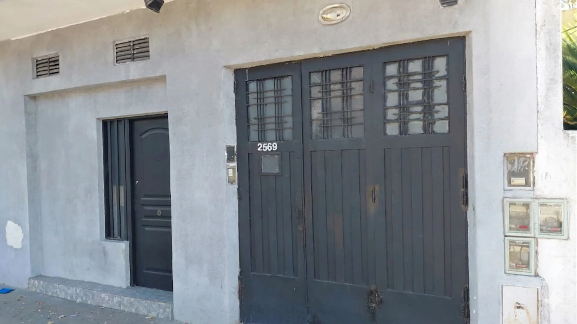 Venta Dos Casas con Local sobre Avenida foto 2