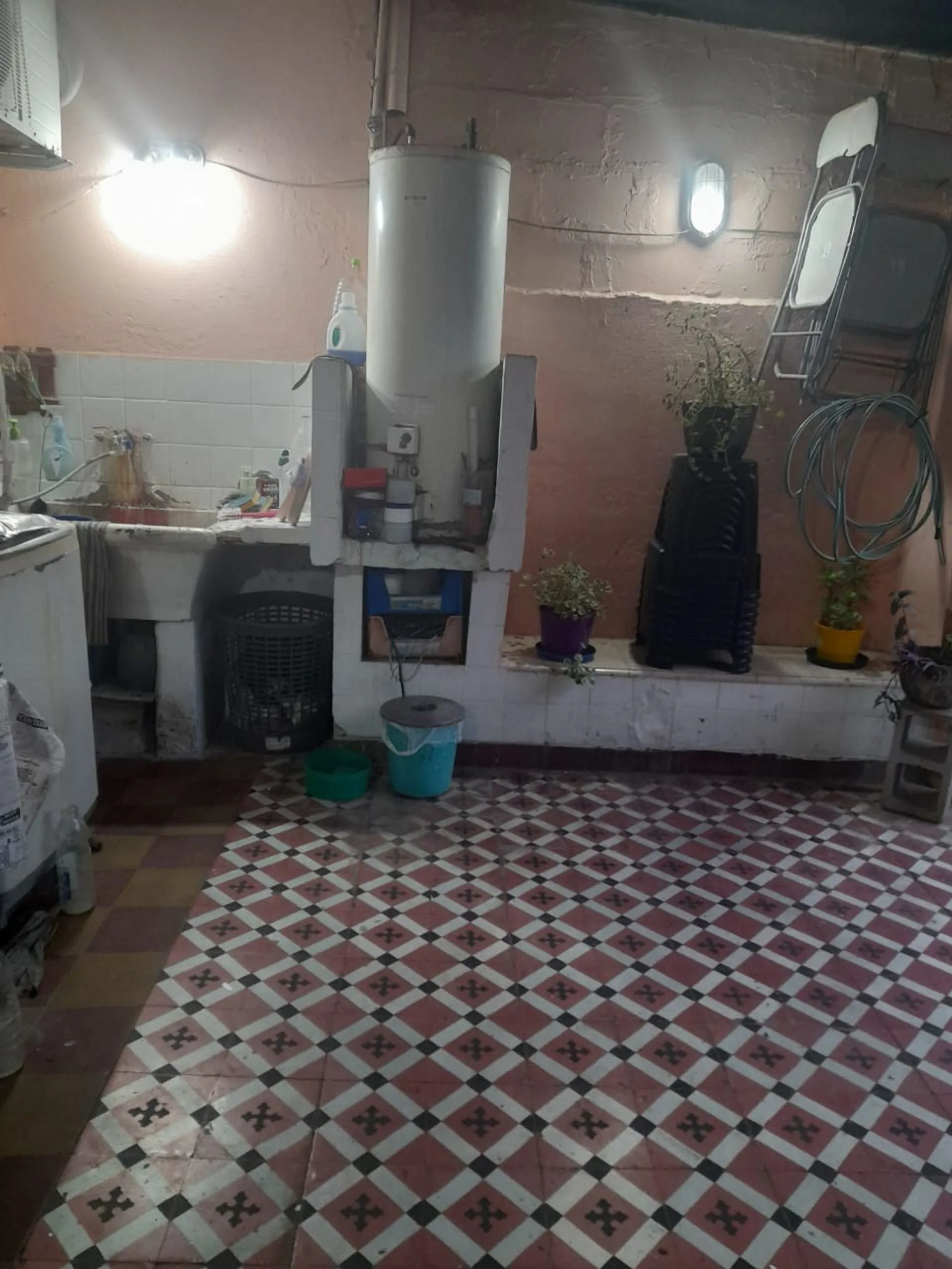 Venta Dos Casas con Local sobre Avenida foto 4