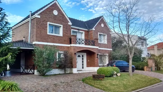 Se Vende Excelente Propiedad en Barrio Cerrado Acacias Blancas Totalmente Amoblada