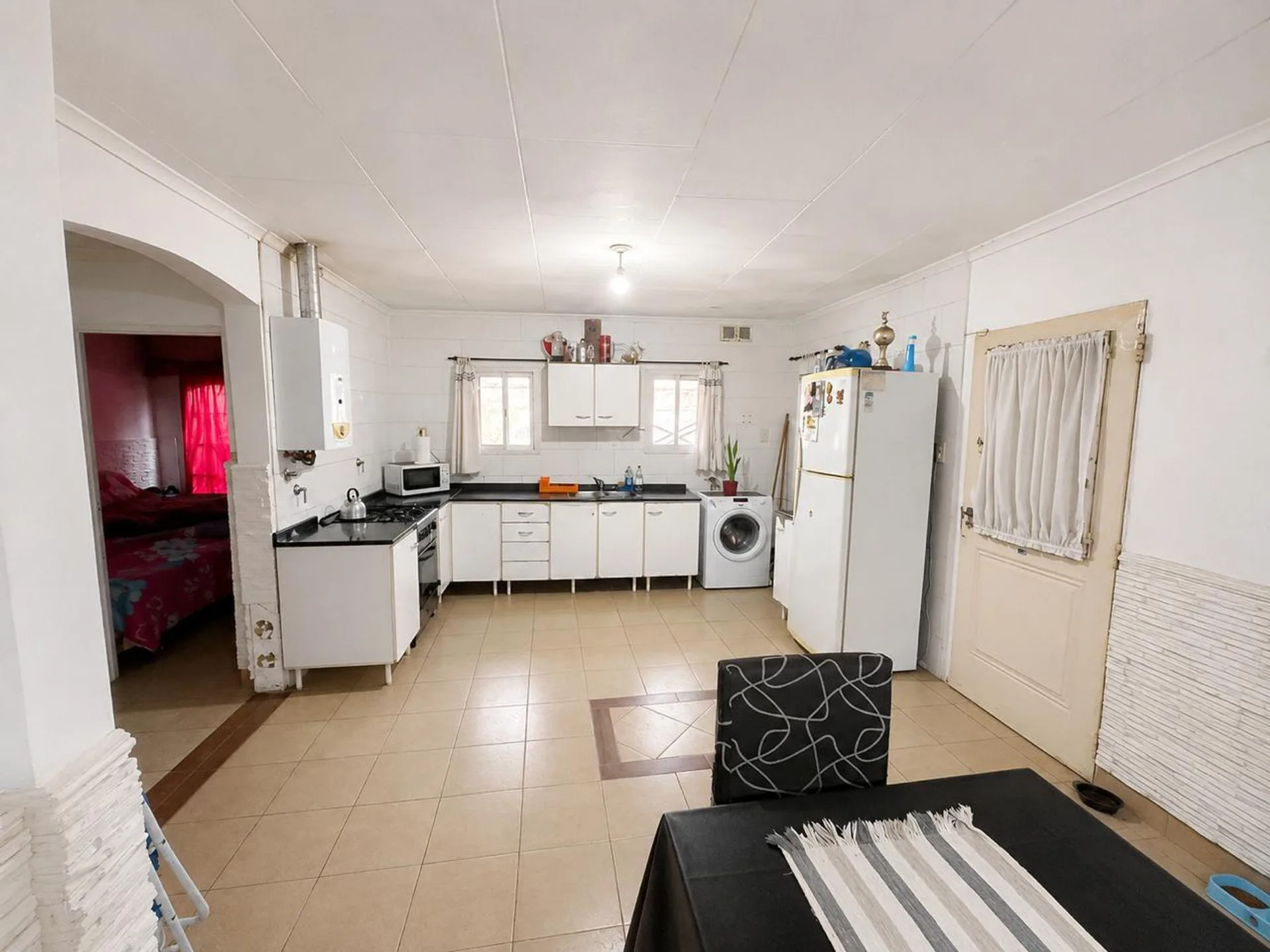 Venta casa dos dorm y cochera - zona Hipodromo foto 3