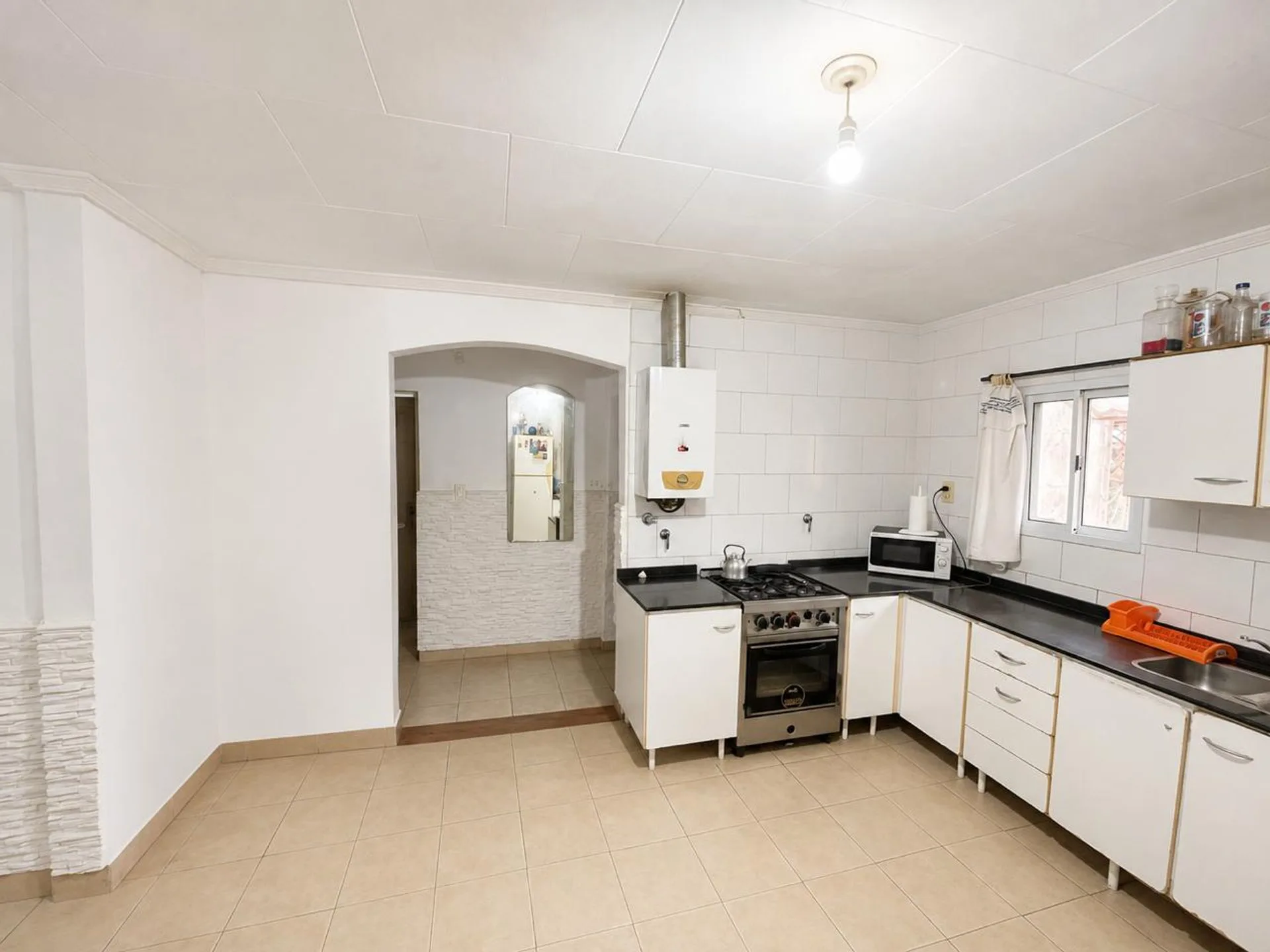Venta casa dos dorm y cochera - zona Hipodromo foto 4