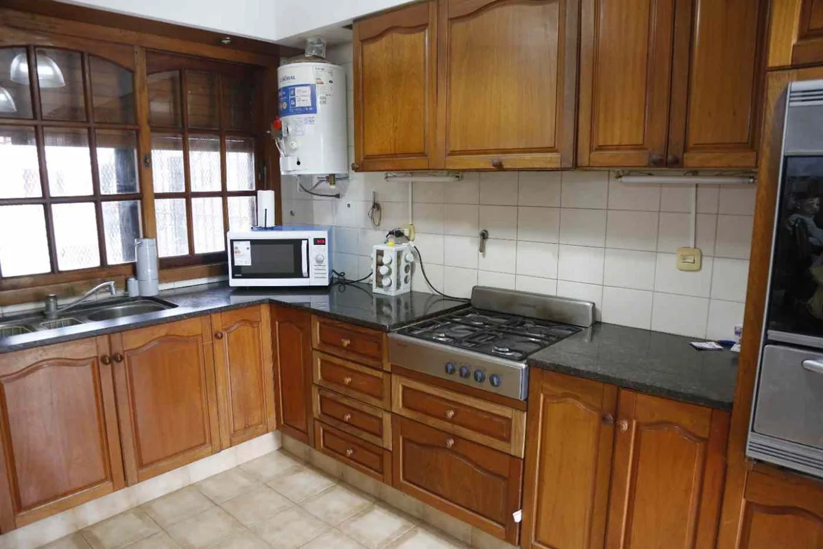 Casa 3 dormitorios en Venta, Los Hornos con Pileta foto 5