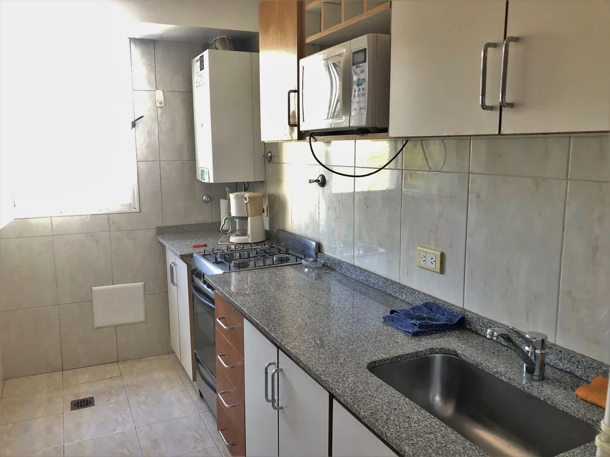 VENTA DEPTO 2 AMBIENTES MONSERRAT BALCON AMOBLADO foto 5