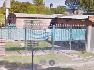 EXCELENTE PROPIEDAD DE  TRES AMBIENTES CON AMPLIO PATIO Y JARDIN MAS UN DEPARTAMENTO DE DOS AMBIENTES, TERRENO DE 10 POR 41 PARQUIZADO foto 1