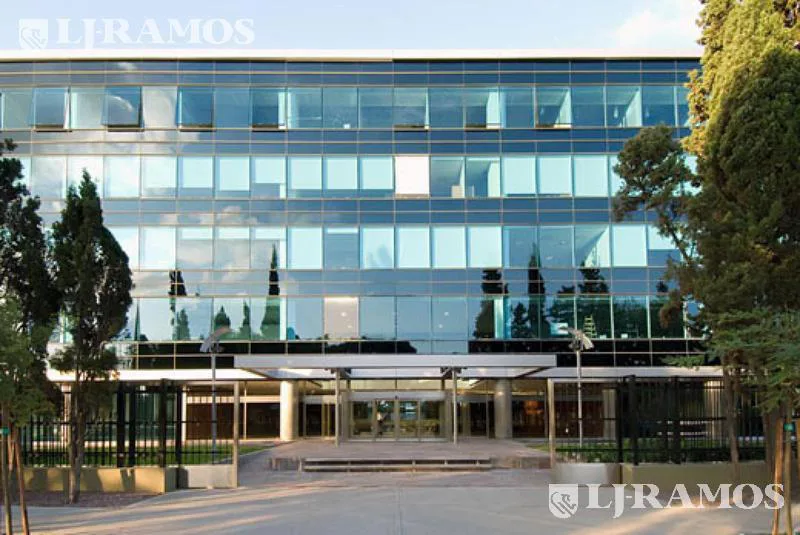 Alquiler de oficina de 185 m2 en Olivos foto 2