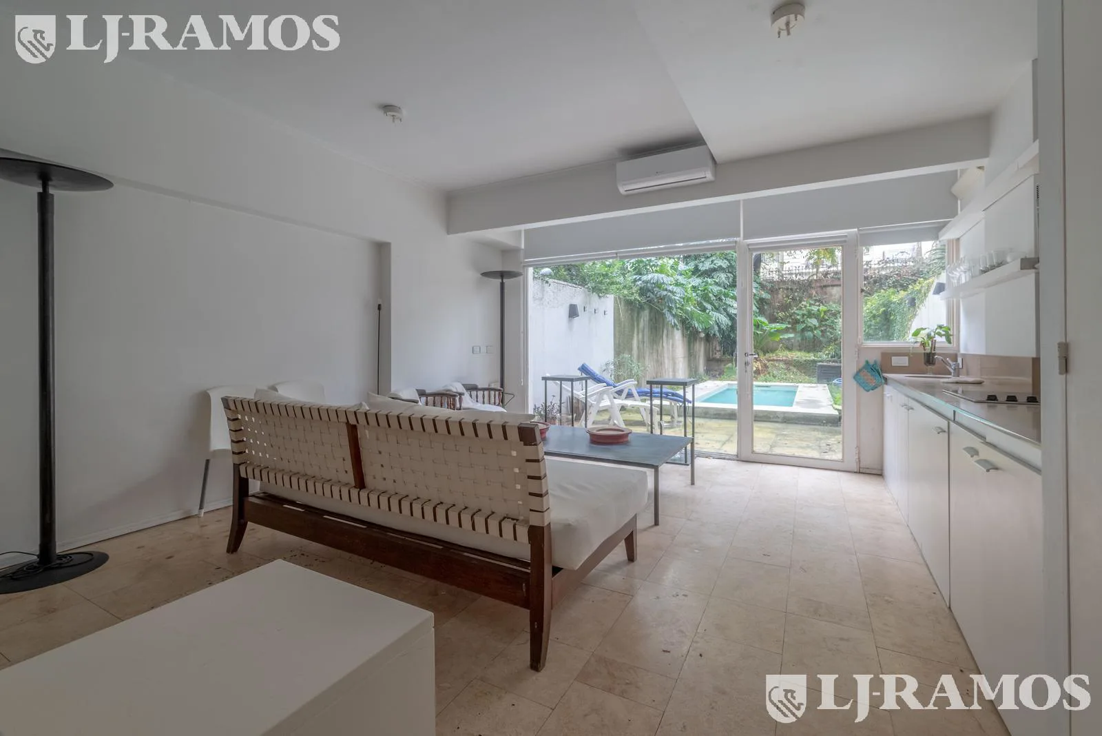 VENTA QUINTANA Y MONTEVIDEO - LOFT EN PB CON PILETA Y JARDIN  - PULMON VERDE foto 3