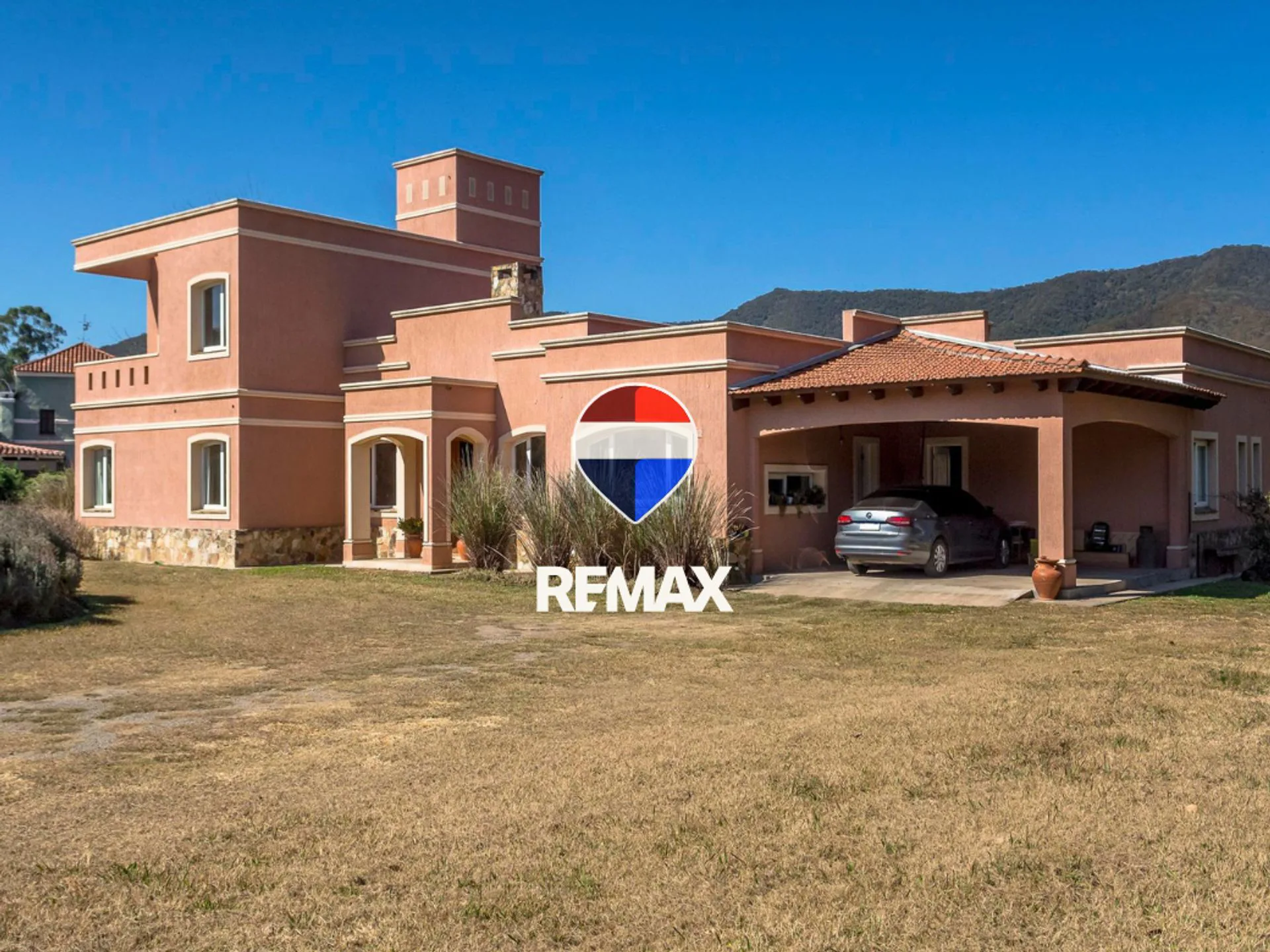 Venta casa 5 dormitorios La Lucinda Club de Campo