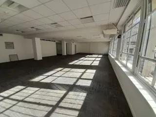 Venta Oficina + 2 cocheras en microcentro foto 5