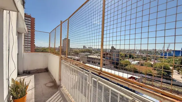 LINIERS DEPARTAMENTO 3 AMBIENTES VENTA PISO ALTO