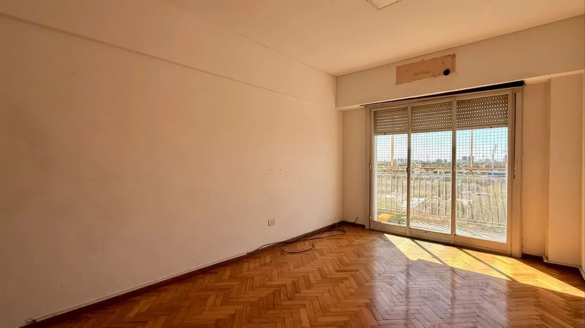 LINIERS DEPARTAMENTO 3 AMBIENTES VENTA PISO ALTO foto 2