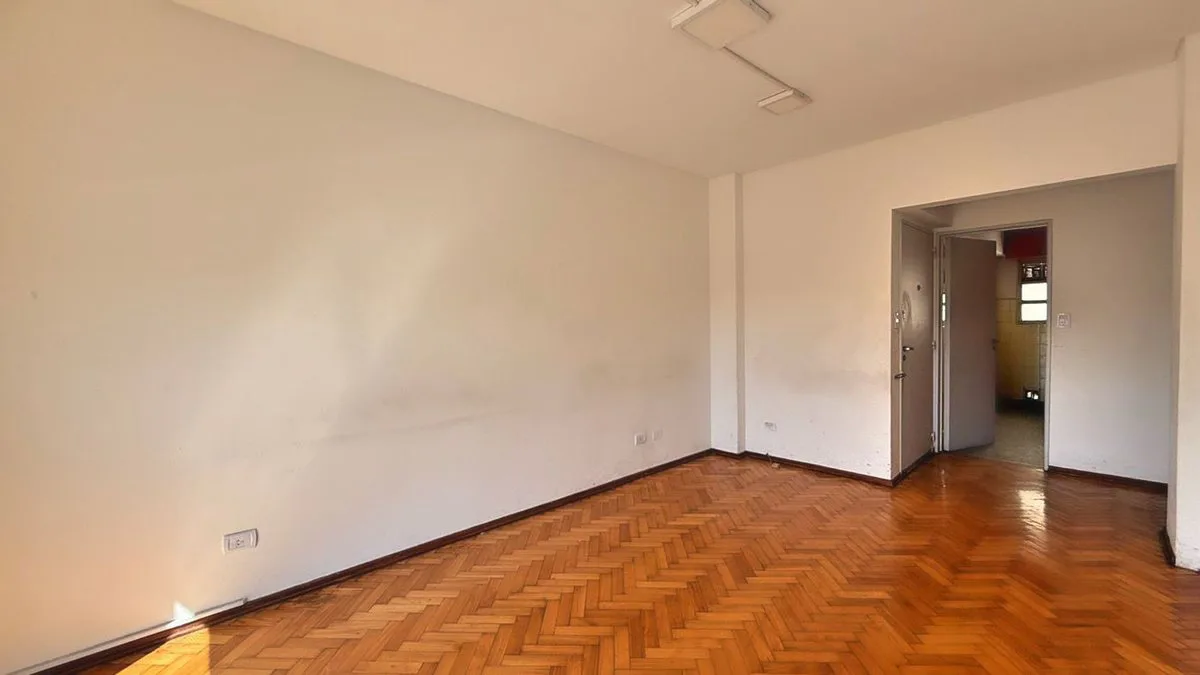 LINIERS DEPARTAMENTO 3 AMBIENTES VENTA PISO ALTO foto 3