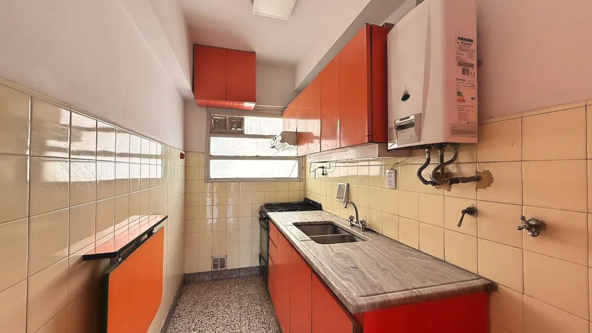 LINIERS DEPARTAMENTO 3 AMBIENTES VENTA PISO ALTO foto 4
