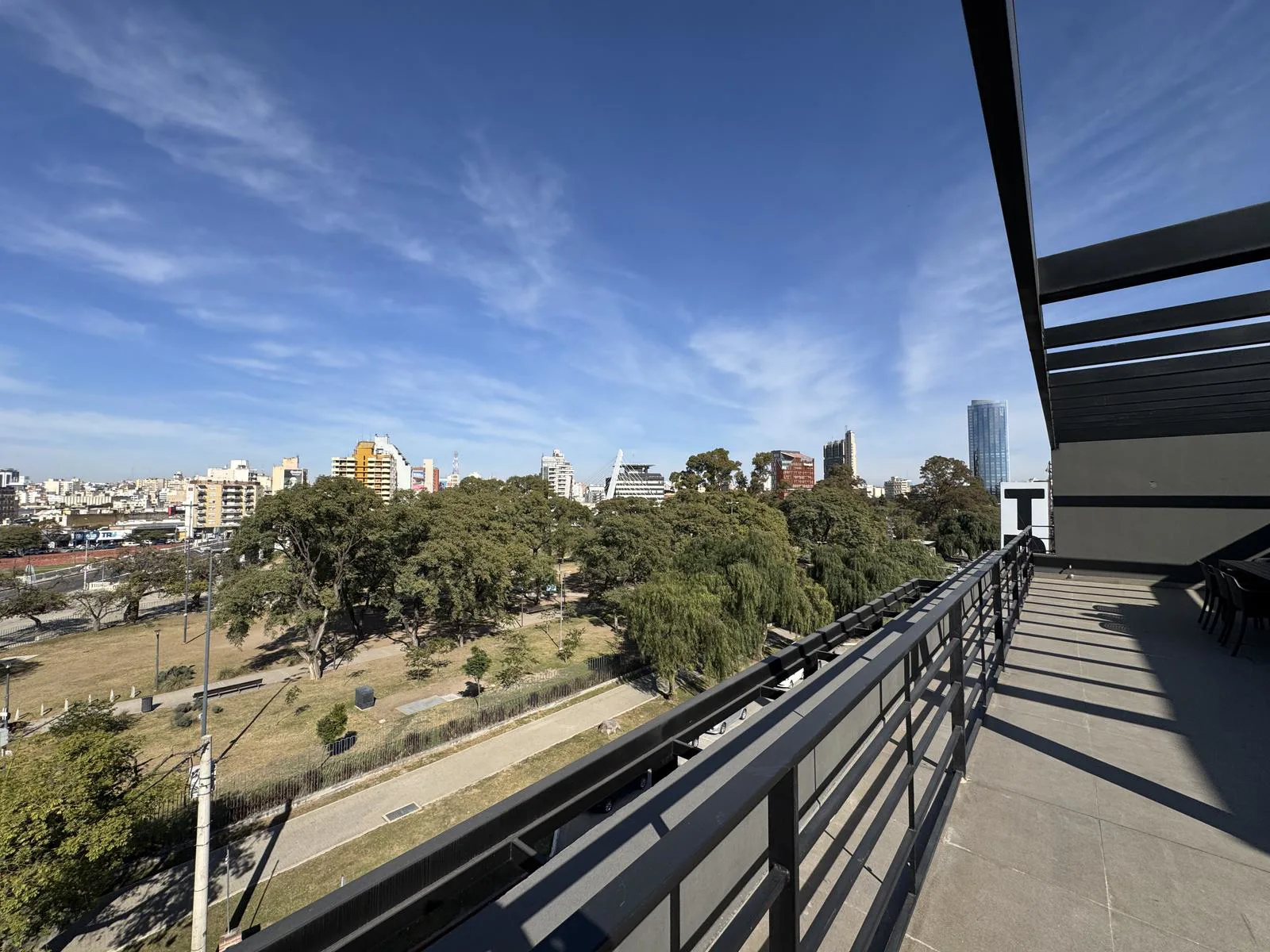 Un dormitorioa estrenar con diiseño y amenities con vista al Parque Las Heras foto 4