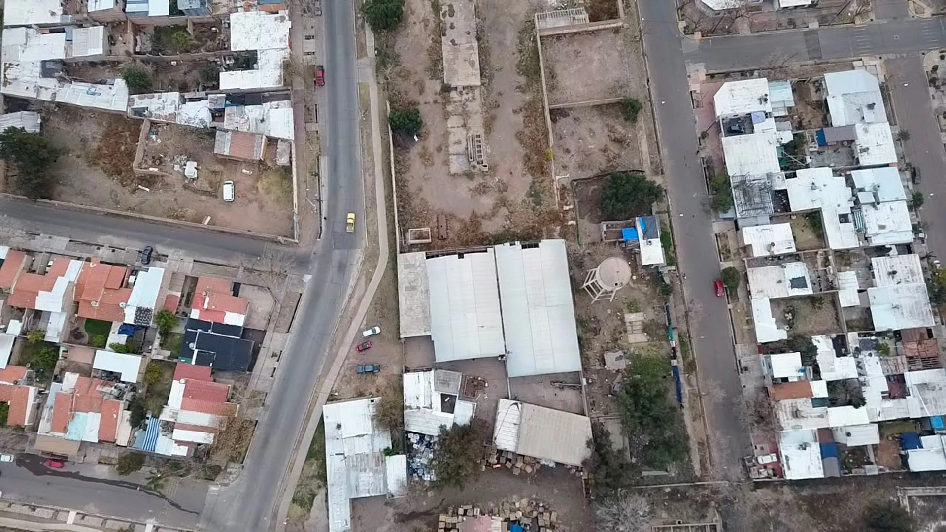 VENTA DE GALPON Y TINGLADO DE 1470M2 GODOY CRUZ foto 2