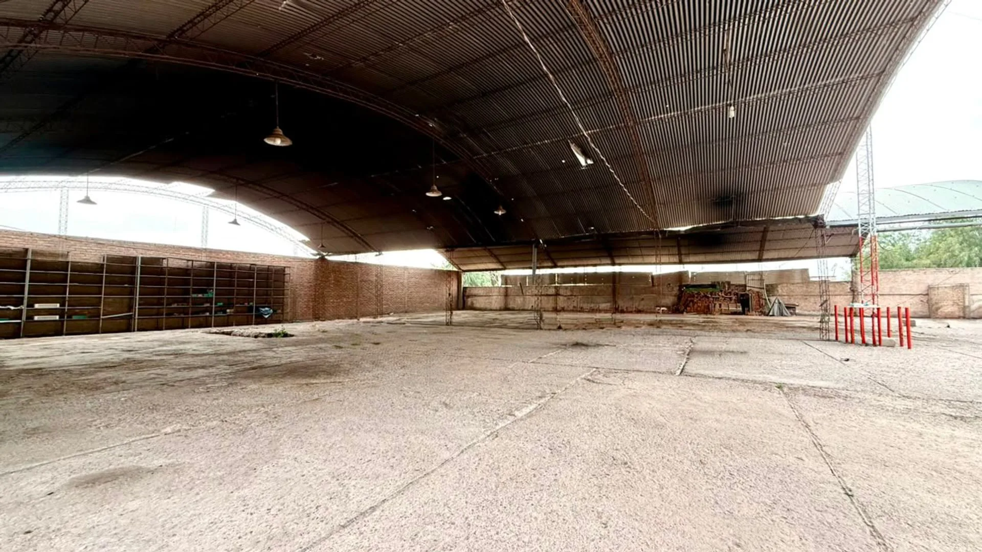 VENTA DE GALPON Y TINGLADO DE 1470M2 GODOY CRUZ foto 3