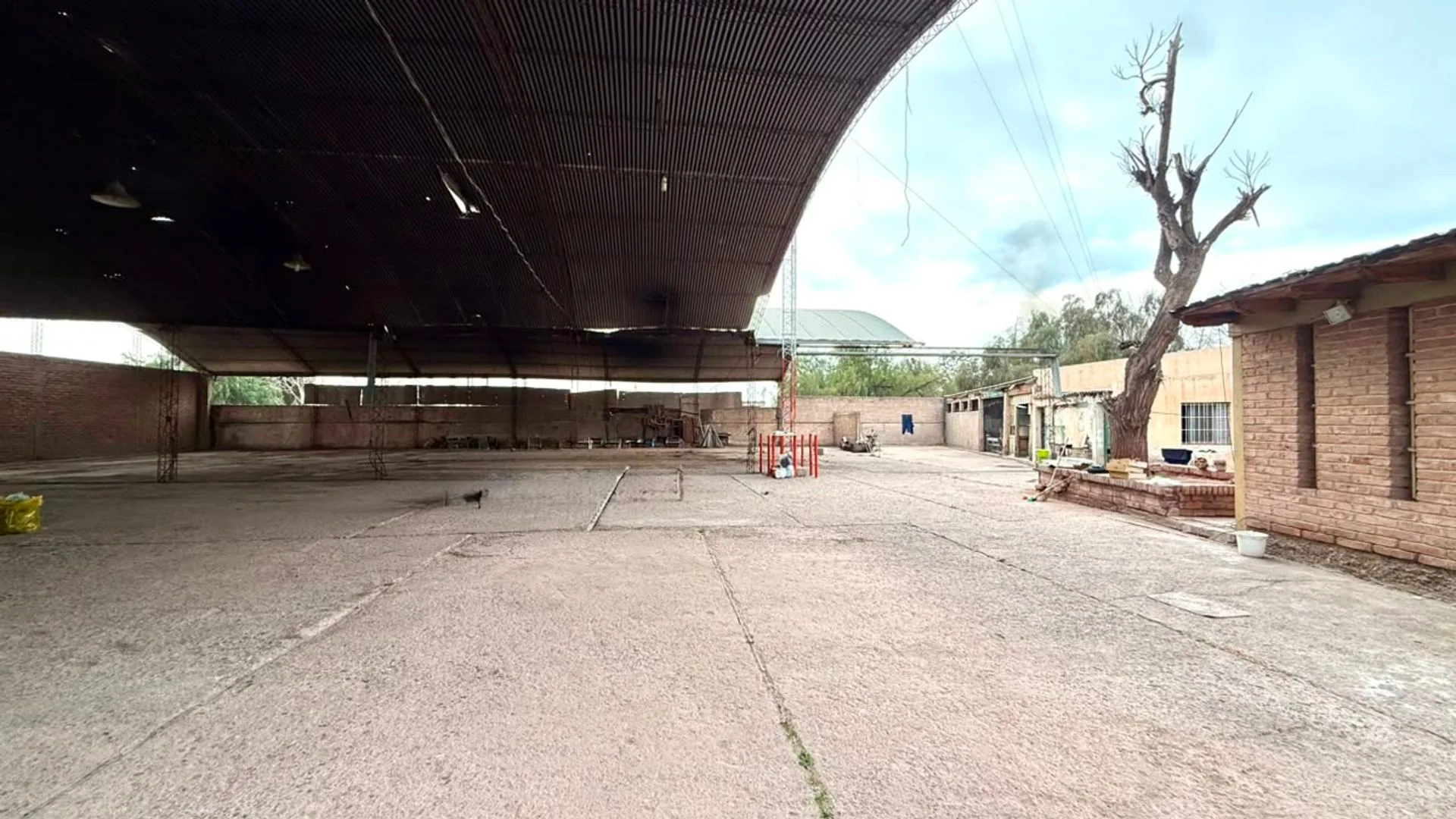 VENTA DE GALPON Y TINGLADO DE 1470M2 GODOY CRUZ foto 4