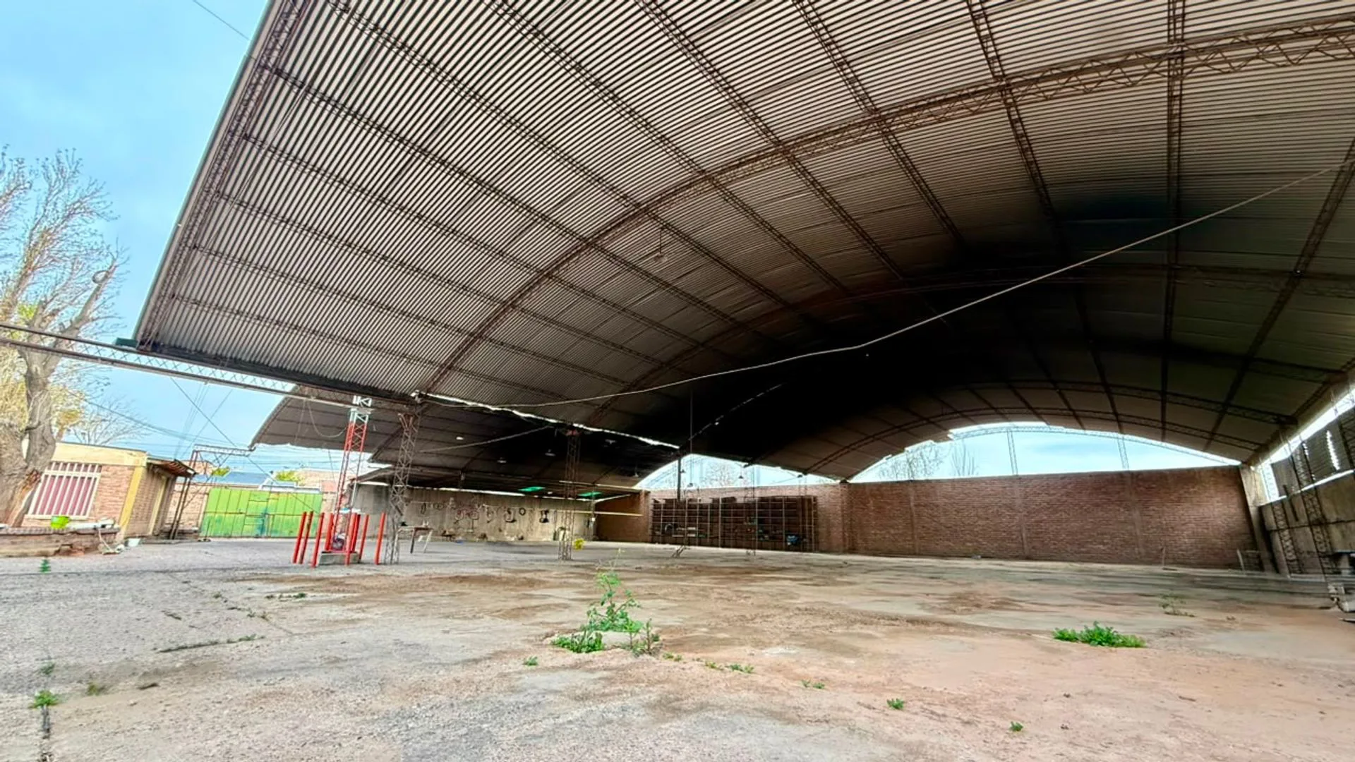 VENTA DE GALPON Y TINGLADO DE 1470M2 GODOY CRUZ foto 5