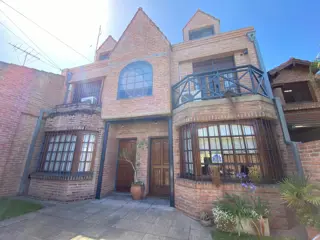 Martinez Chalet Excelente Constr/y Estilo (Prox. Zona Comercial, Bancos, Unicenter) foto 2