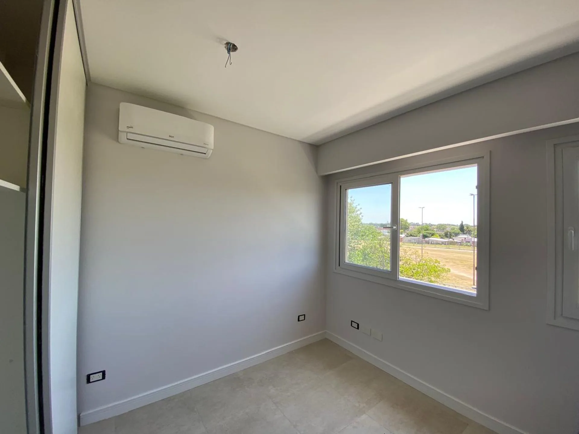 VENTA TRIPLEX A ESTRENAR C/COCHERA Y TERRAZA foto 5