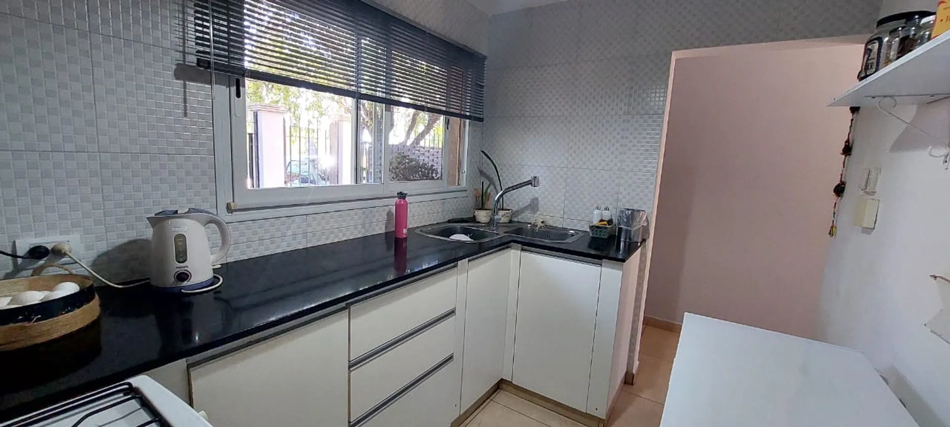 VENTA CASA 4 AMBIENTES CON GRAN PARQUE foto 4