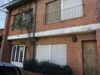 Vivienda Urbana Residencial Céntrica de dos plantas foto 1