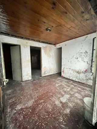 SE VENDE CASA A REFACCIONAR EN FLORES foto 1