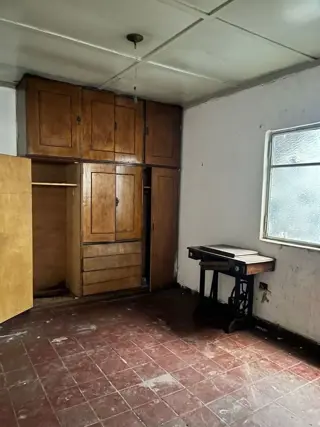 SE VENDE CASA A REFACCIONAR EN FLORES foto 2