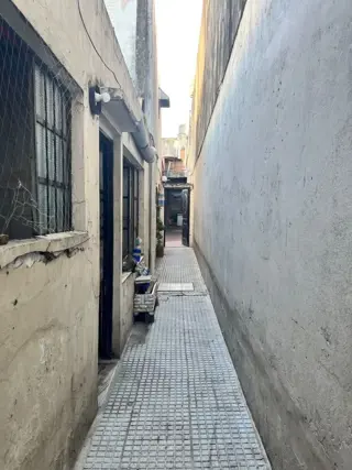 SE VENDE CASA A REFACCIONAR EN FLORES foto 3