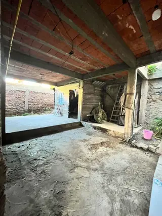 SE VENDE CASA A REFACCIONAR EN FLORES foto 5