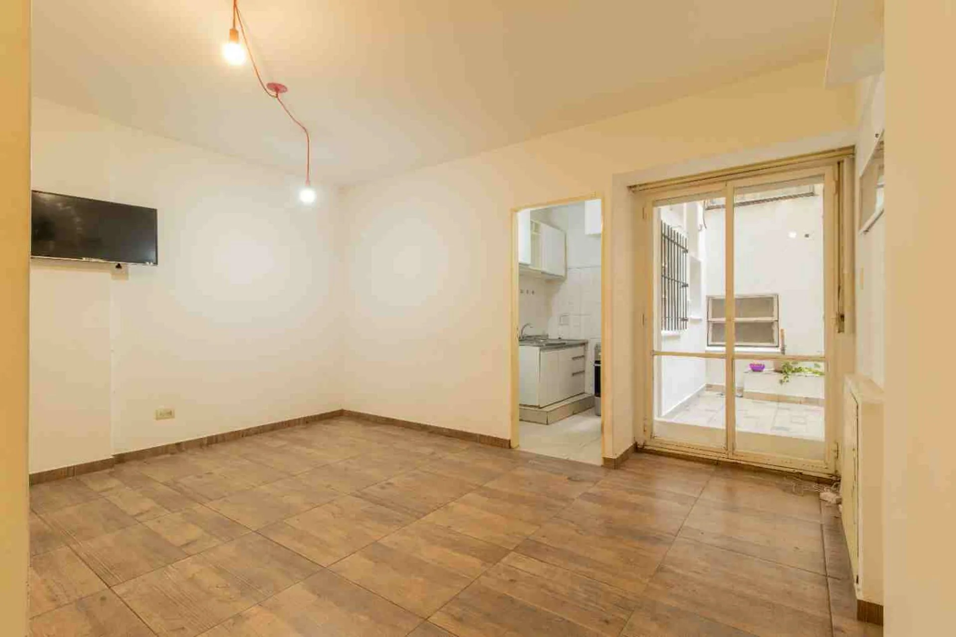 2 ambientes con patio en Av Cordoba - OPORTUNIDAD foto 2
