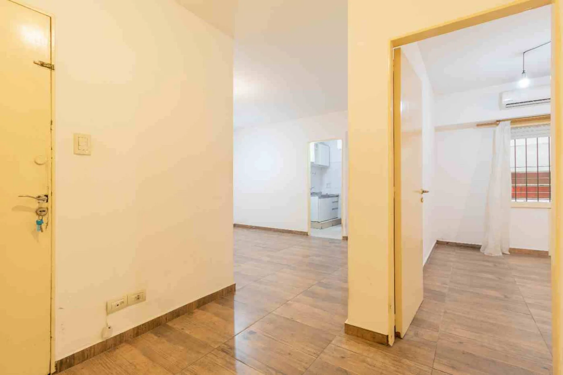 2 ambientes con patio en Av Cordoba - OPORTUNIDAD foto 3