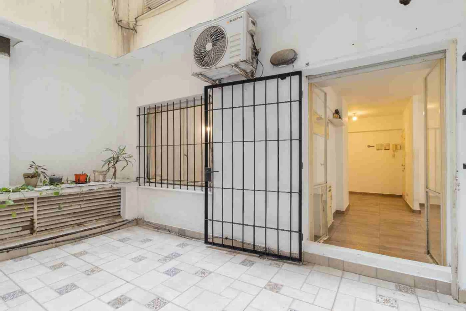 2 ambientes con patio en Av Cordoba - OPORTUNIDAD foto 4