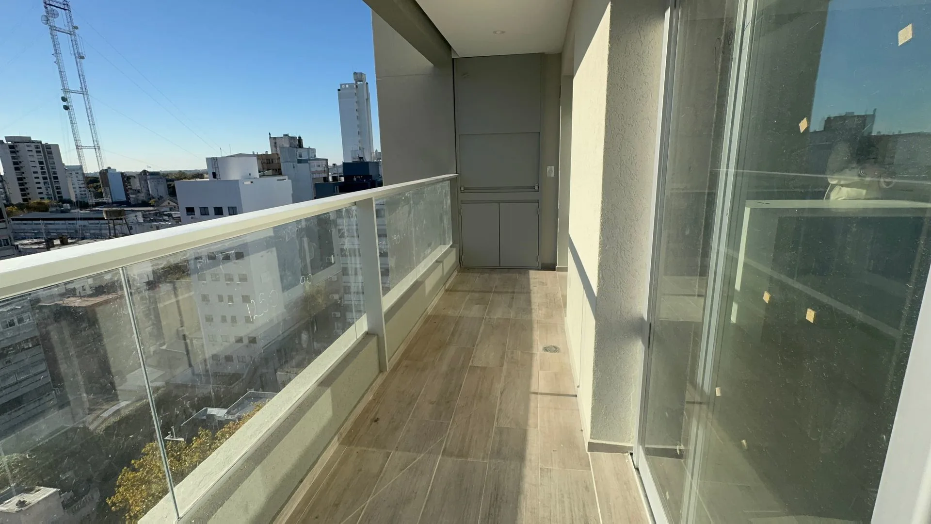 PISO DE CATEGORIA EN VENTA 2 DORMITORIOS Y COCHERA foto 4