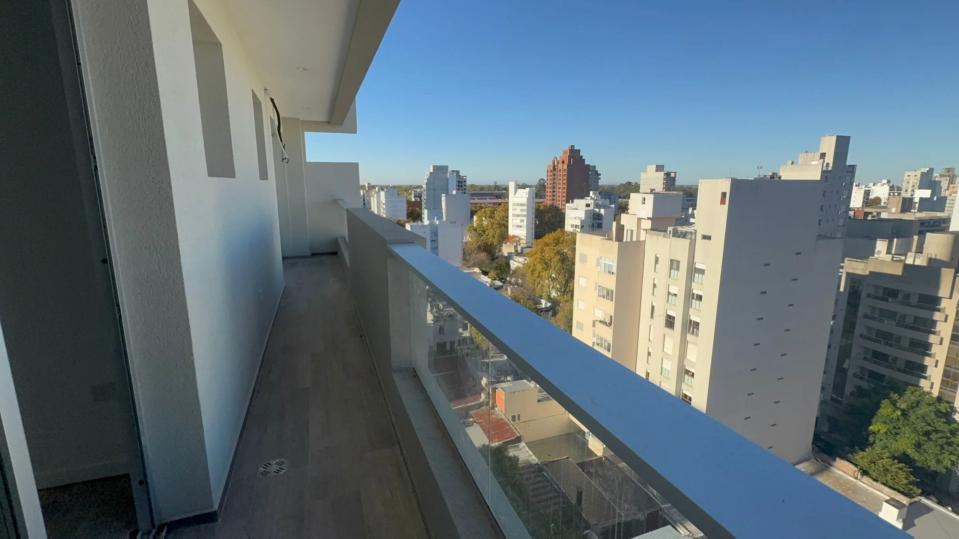 PISO DE CATEGORIA EN VENTA 2 DORMITORIOS Y COCHERA foto 5