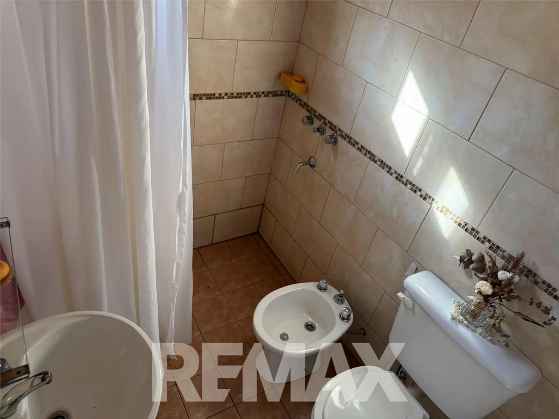 EN VENTA CASA 2 DORM Y COCH - TERRENO DE 10X50 foto 4