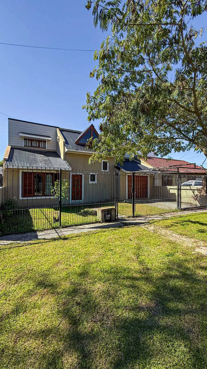 VENTA CASA 4 AMBIENTES CON PARQUE APTA CREDITO foto 2