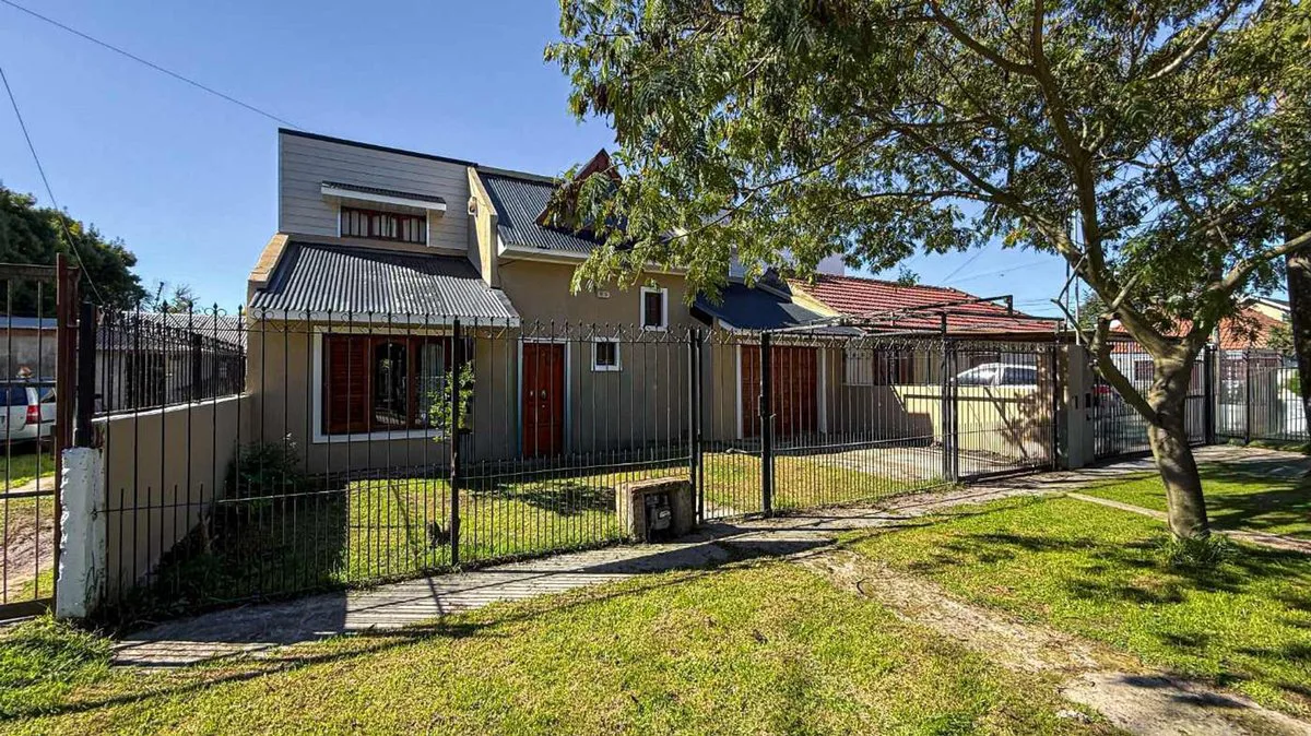 VENTA CASA 4 AMBIENTES CON PARQUE APTA CREDITO foto 3