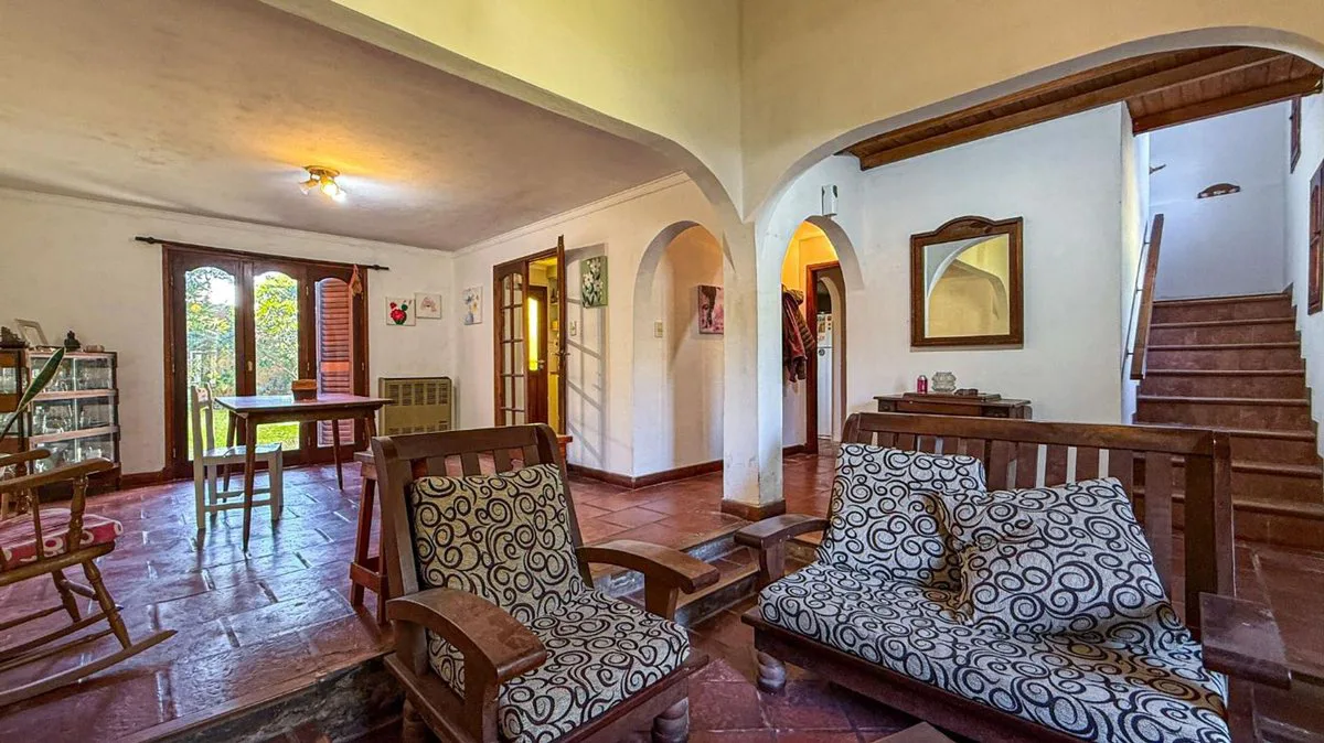 VENTA CASA 4 AMBIENTES CON PARQUE APTA CREDITO foto 4
